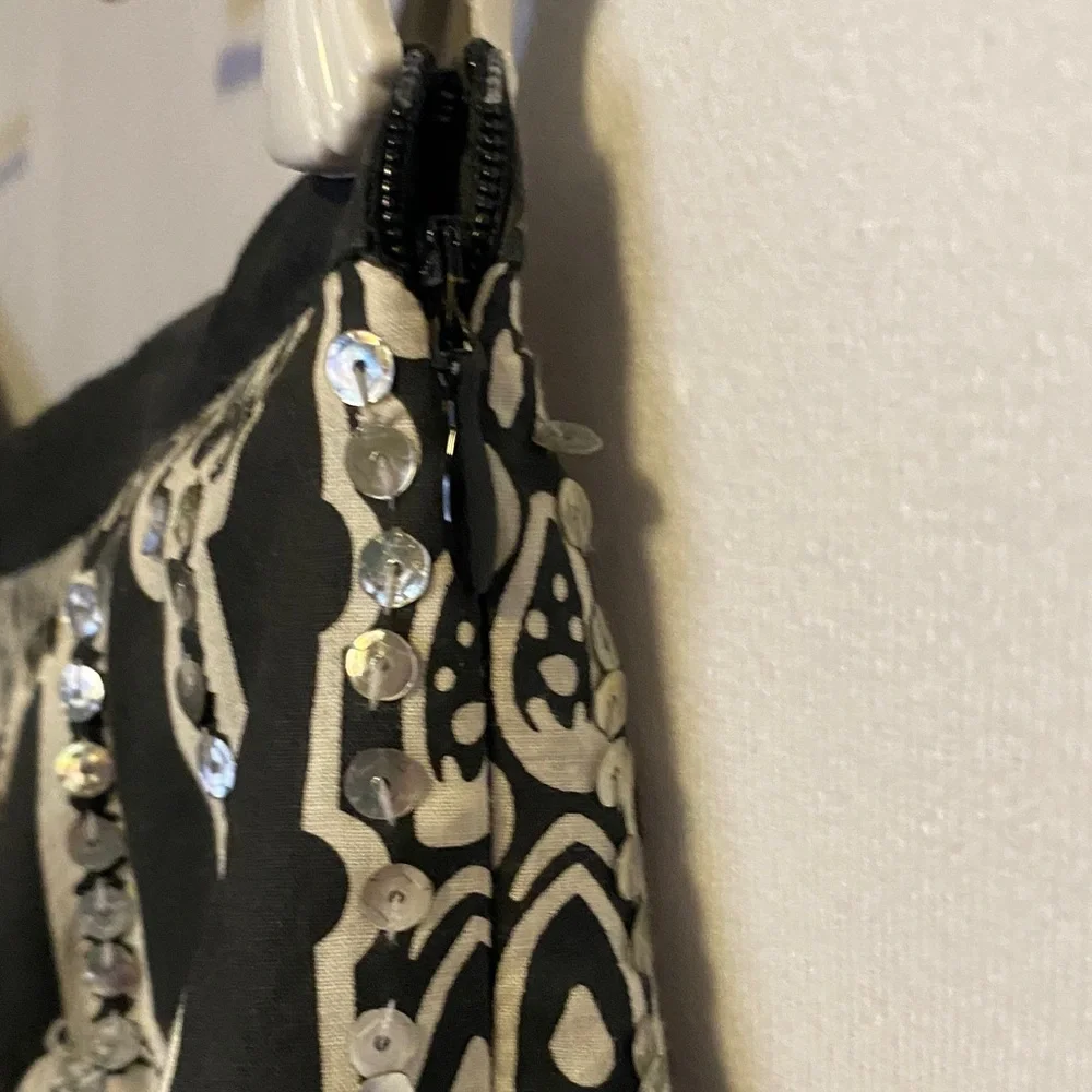 Elegant Black and White Patterned Skirt - Picture 5 of 11